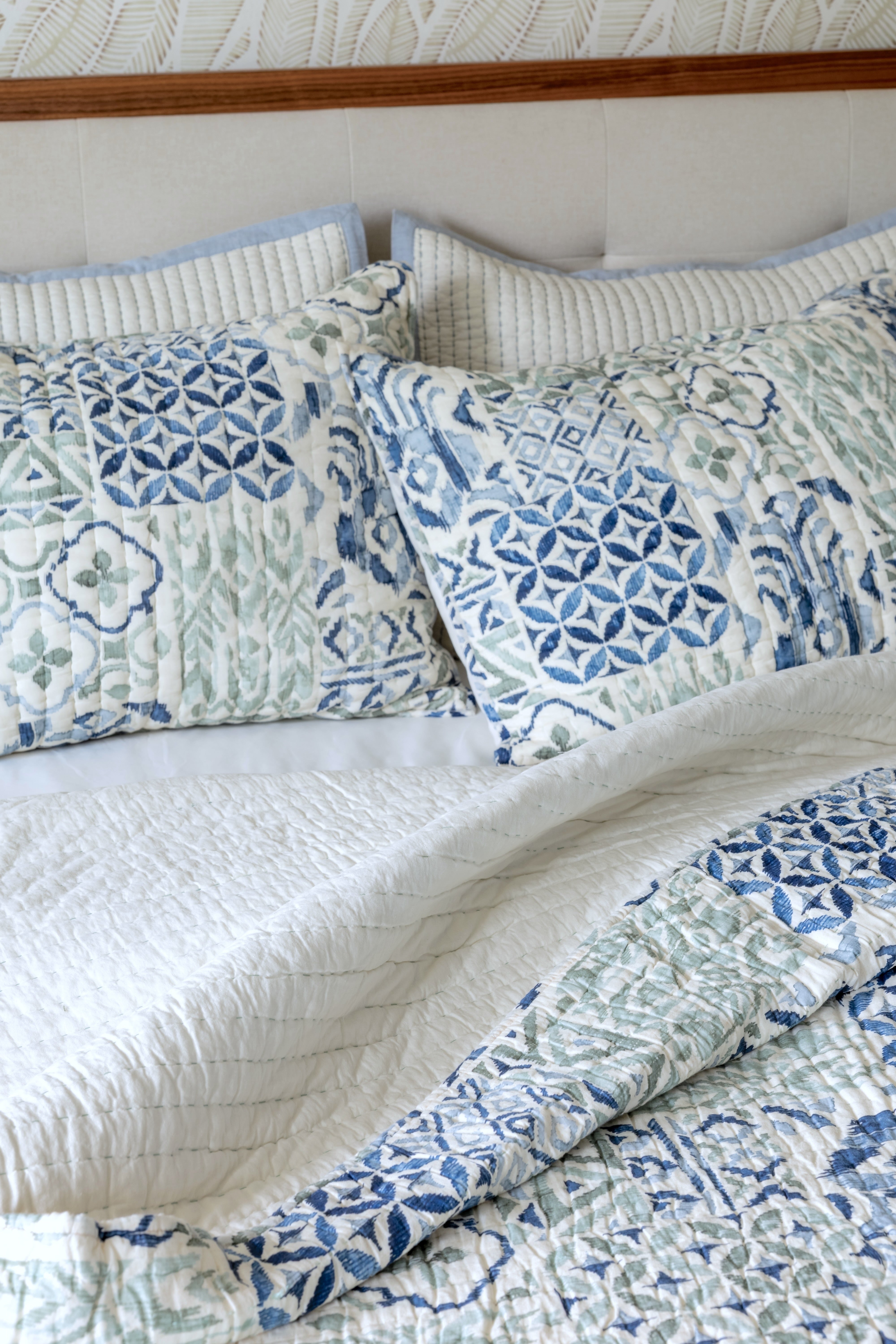 Mellow Pattern Quilt with shams